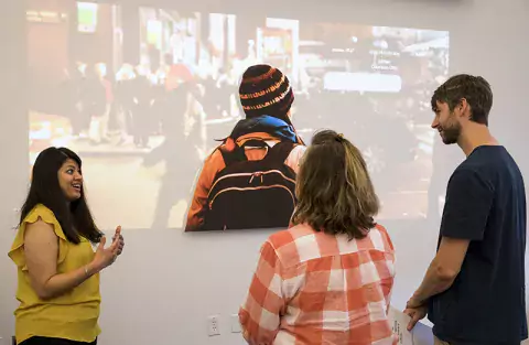 people discussing art